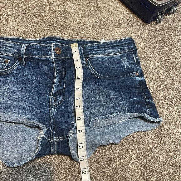H&M Denim Shorts 8 Women's Dark Wash Raw Hem Distressed Bottoms - Picture 6 of 6